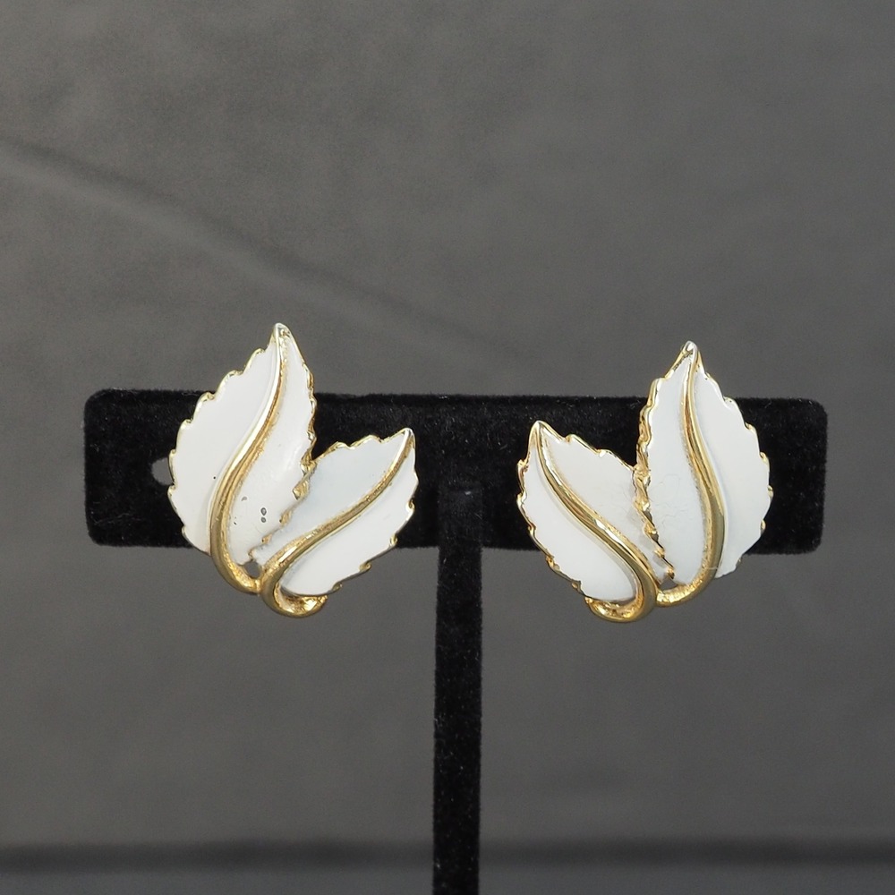 Trifari Clip On Earrings Leaf White Enamel Gold Tone Vintage Signed Estate